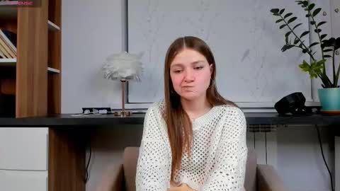 Snapshot of barrieyounkers chatting on 12-02-25, 01:22 Elise online show from 12-02-25, 01:22