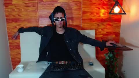 Snapshot of bastiaan_28 chatting on 03-07-25, 03:40 Bastian online show from 03-07-25, 03:40