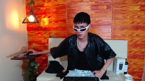 Snapshot of bastiaan_28 chatting on 03-11-25, 02:43 Bastian online show from 03-11-25, 02:43