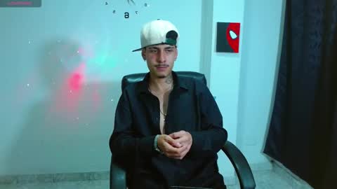 Snapshot of bastiaan_28 chatting on 10-11-25, 11:47 Bastian online show from 10-11-25, 11:47