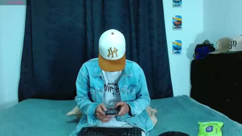 Snapshot of bastiaan_28 chatting on 11-11-25, 03:39 Bastian online show from 11-11-25, 03:39