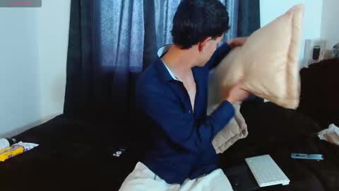 Snapshot of bastiaan_28 chatting on 11-30-25, 08:57 Bastian online show from 11-30-25, 08:57