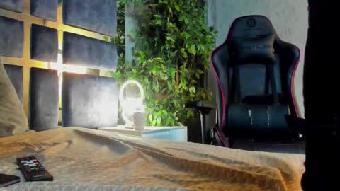 Bastian Independent Model online show from 11-02-25, 03:09