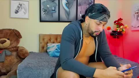 Snapshot of bastian_jones1 chatting on 02-04-25, 01:34 bastian_jones1 online show from 02-04-25, 01:34