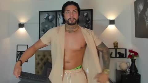 Snapshot of bastian_jones1 chatting on 10-05-25, 01:37 bastian_jones1 online show from 10-05-25, 01:37