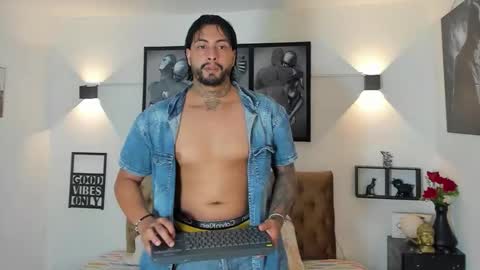 Snapshot of bastian_jones1 chatting on 10-05-25, 08:29 bastian_jones1 online show from 10-05-25, 08:29