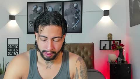 Snapshot of bastian_jones1 chatting on 11-17-25, 01:39 bastian_jones1 online show from 11-17-25, 01:39