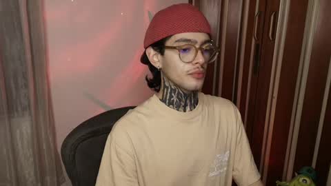 Snapshot of bastiel_ chatting on 06-05-26, 04:19 Bastiel online show from 06-05-26, 04:19