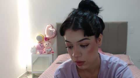 Snapshot of bat_777 chatting on 10-17-25, 11:07 Aron online show from 10-17-25, 11:07