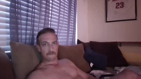 Snapshot of batboy2121 chatting on 10-09-25, 10:52 babtboy2121 online show from 10-09-25, 10:52