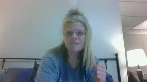 Snapshot of bayybaee21 chatting on 09-24-25, 02:09 Baylee online show from 09-24-25, 02:09