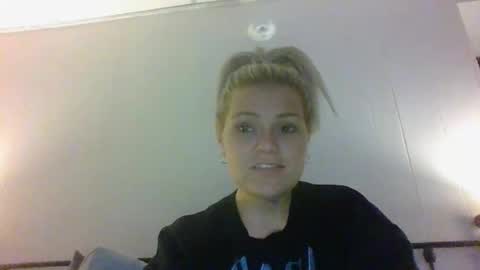 Snapshot of bayybaee21 chatting on 11-18-25, 02:17 Baylee online show from 11-18-25, 02:17