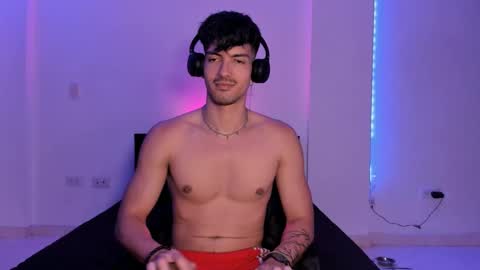 Valentino online show from 12-04-24, 09:13