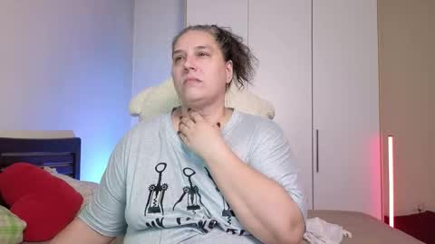 Snapshot of bbw_goddes chatting on 09-25-25, 08:01 Love online show from 09-25-25, 08:01