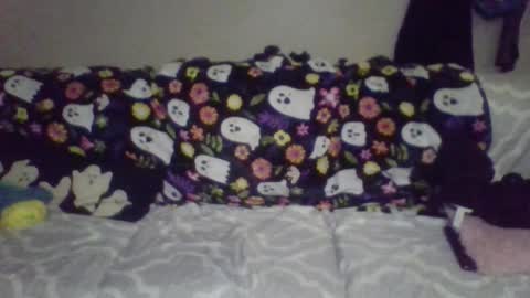 pixie online show from 10-13-25, 03:06