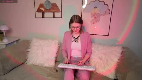 Mia online show from 01-12-26, 10:20