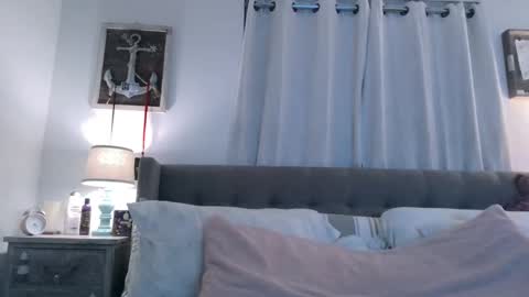 Snapshot of beach_bunny69 chatting on 01-04-25, 09:21 Emma online show from 01-04-25, 09:21