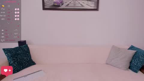 Snapshot of beachcrazy chatting on 03-04-26, 10:54 Lola online show from 03-04-26, 10:54