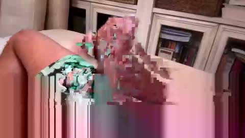 Snapshot of beachguy469 chatting on 11-12-25, 02:39 BeachGuy online show from 11-12-25, 02:39