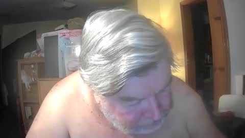 Snapshot of bear8620 chatting on 04-27-26, 02:42 bear online show from 04-27-26, 02:42