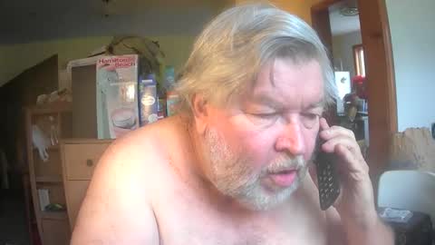 Snapshot of bear8620 chatting on 04-30-26, 08:37 bear online show from 04-30-26, 08:37