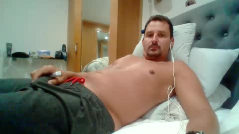 Snapshot of bearboudior chatting on 06-12-26, 12:04 bearboudior online show from 06-12-26, 12:04