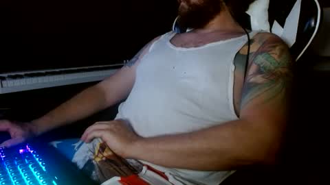 Snapshot of beardbellyandtattoos chatting on 10-26-25, 01:55 Beard Belly and Tattoos online show from 10-26-25, 01:55
