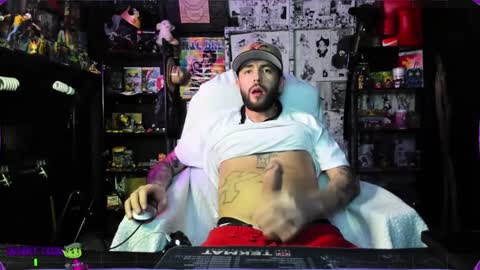 Snapshot of beastbxy chatting on 12-17-24, 08:12 beast bxy online show from 12-17-24, 08:12