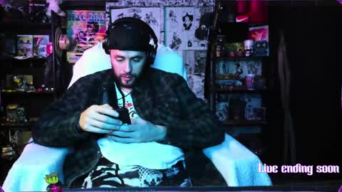 Snapshot of beastbxy chatting on 12-18-24, 07:58 beast bxy online show from 12-18-24, 07:58