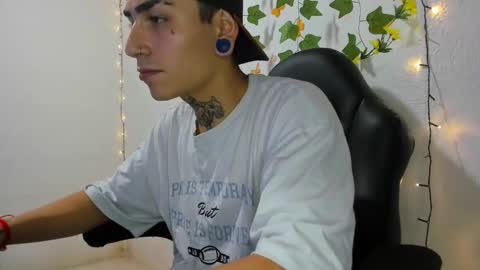 Snapshot of beatandtalk chatting on 11-28-25, 08:17 beatandtalk online show from 11-28-25, 08:17