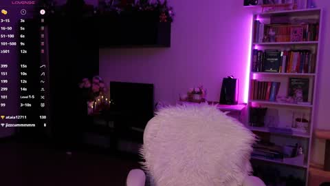 Snapshot of beatricefawne chatting on 03-01-25, 02:04 Bzzz Bea online show from 03-01-25, 02:04