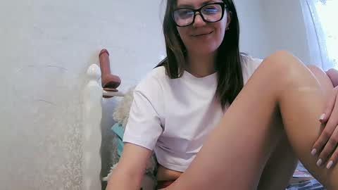 Snapshot of beatricetender chatting on 01-13-25, 07:11 BeatriceTender online show from 01-13-25, 07:11