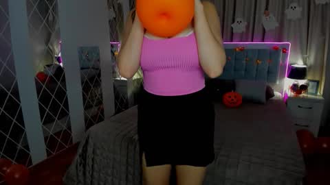 BeatriceWild online show from 10-29-25, 11:23