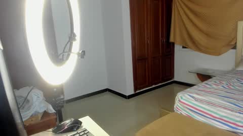 Snapshot of beautifulchleo chatting on 12-24-24, 02:54 Chleo online show from 12-24-24, 02:54