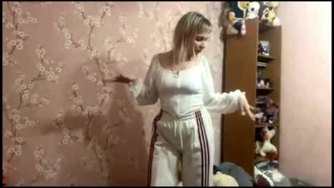 Mia online show from 04-04-26, 03:09