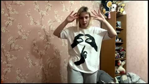 Mia online show from 04-15-26, 03:19