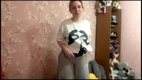 Mia online show from 04-19-26, 08:02