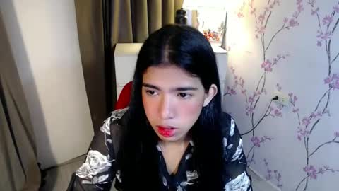 Snapshot of beautifultrixie chatting on 12-15-25, 05:01 TRIXIE online show from 12-15-25, 05:01