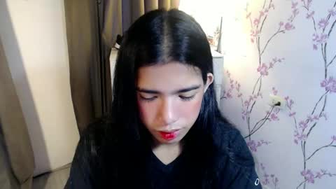 Snapshot of beautifultrixie chatting on 12-16-25, 05:23 TRIXIE online show from 12-16-25, 05:23