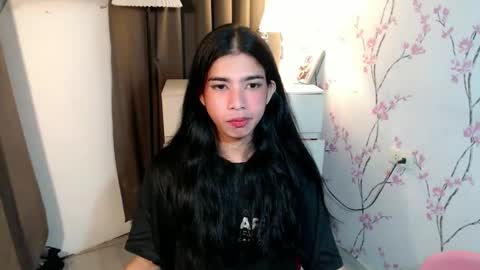 Snapshot of beautifultrixie chatting on 12-22-25, 05:32 TRIXIE online show from 12-22-25, 05:32