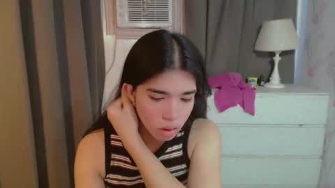 Snapshot of beautifultrixie chatting on 04-29-26, 02:59 TRIXIE online show from 04-29-26, 02:59