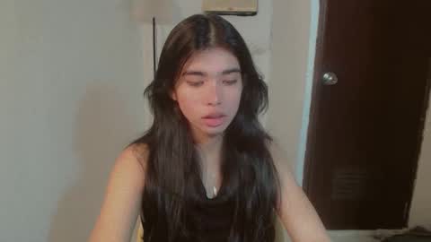 Snapshot of beautifultrixie chatting on 05-18-26, 03:02 TRIXIE online show from 05-18-26, 03:02
