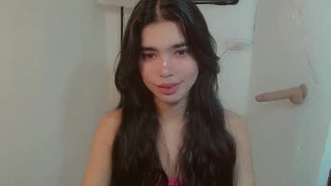 Snapshot of beautifultrixie chatting on 05-22-26, 08:32 TRIXIE online show from 05-22-26, 08:32