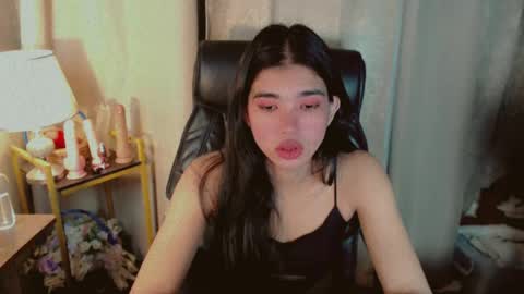 Snapshot of beautifultrixie chatting on 06-17-26, 07:15 TRIXIE online show from 06-17-26, 07:15