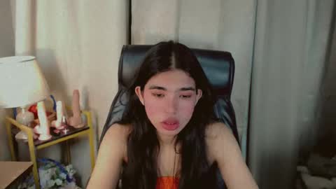 Snapshot of beautifultrixie chatting on 06-19-26, 12:31 TRIXIE online show from 06-19-26, 12:31