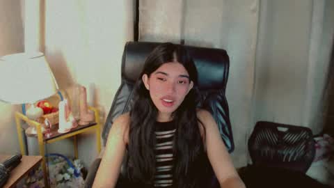 Snapshot of beautifultrixie chatting on 06-22-26, 08:17 TRIXIE online show from 06-22-26, 08:17