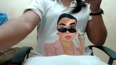 Snapshot of beautybuzz chatting on 03-18-26, 06:22 beautybuzz online show from 03-18-26, 06:22