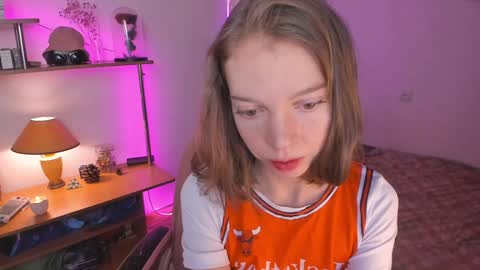 Snapshot of beautyeliise chatting on 12-07-24, 02:24 Eliise online show from 12-07-24, 02:24