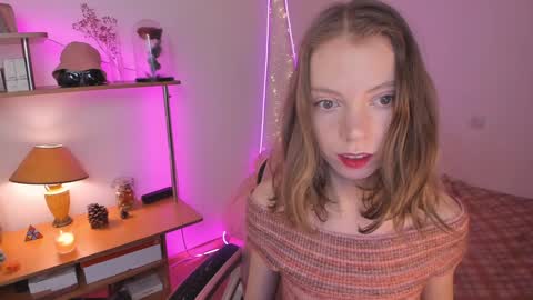 Snapshot of beautyeliise chatting on 01-06-25, 09:08 Eliise online show from 01-06-25, 09:08