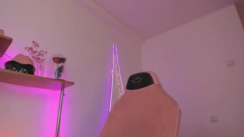 Snapshot of beautyeliise chatting on 02-24-25, 12:37 Eliise online show from 02-24-25, 12:37